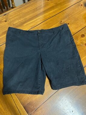 Liz Claiborne Black Chino Shorts | Flat Front | Size 16